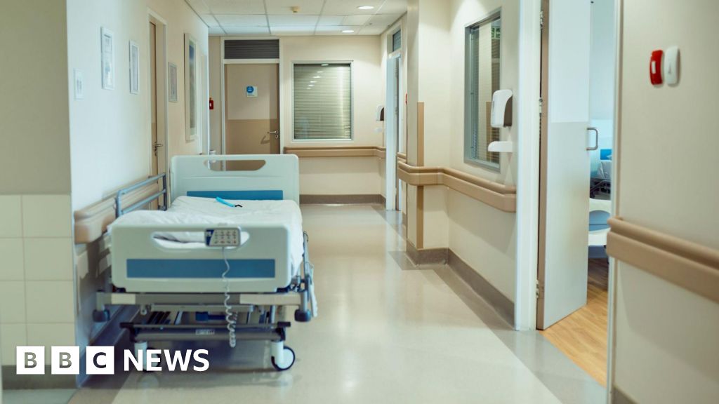 'Completely unacceptable' levels of corridor care in NI