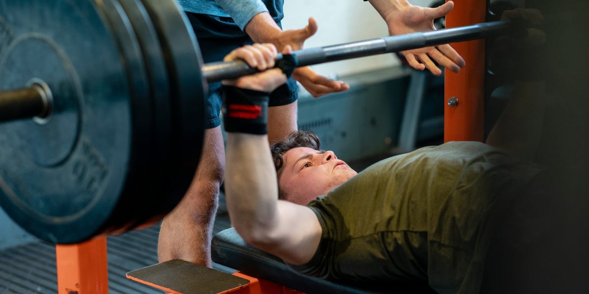 This 15-Year-Old Just Hit a 100kg Bench Press – Then Broke a World Record on Top of It