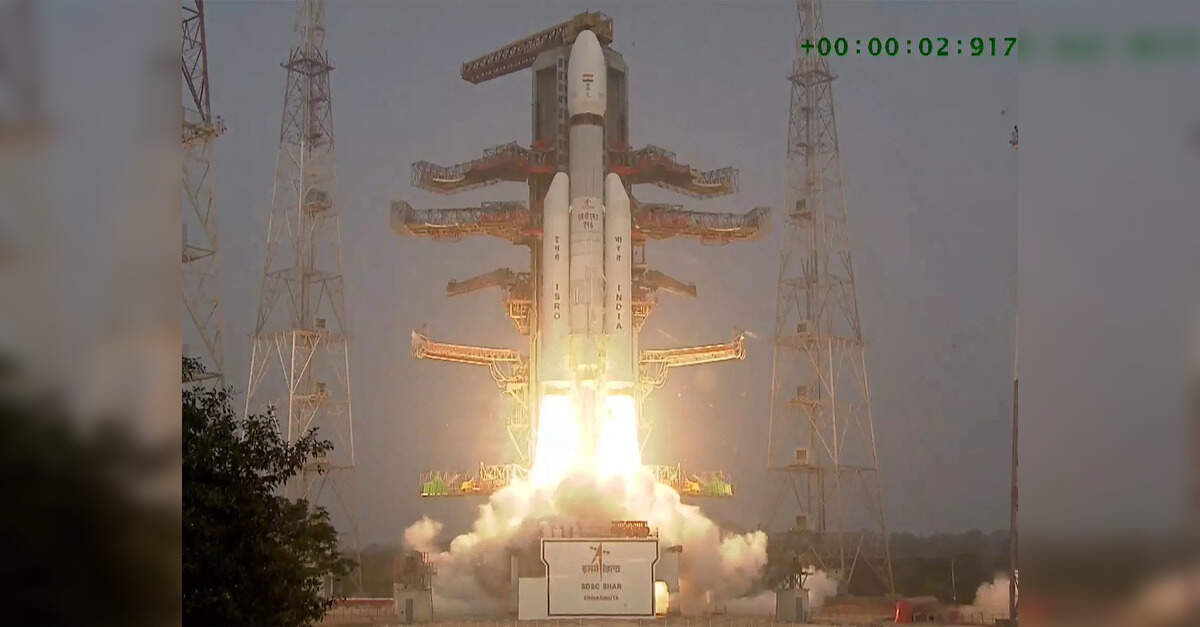 AST SpaceMobile's Bluebird Block-2 Satellite Set to Revolutionize Global Connectivity, ETManufacturing