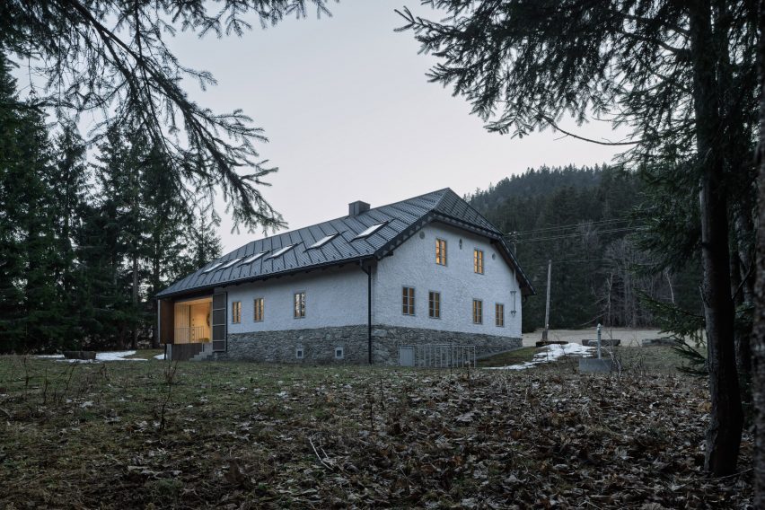 Borová Lada Cottage by Studio Plyš