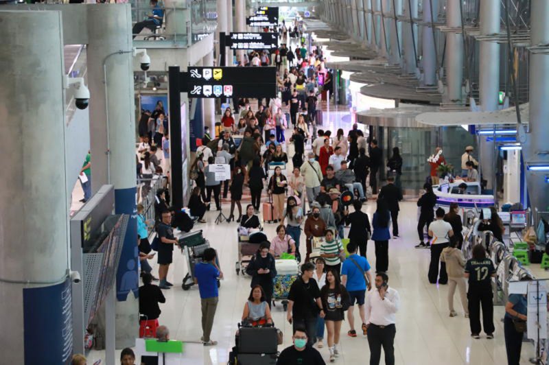 Passengers arrive at Suvarnabhumi airport on May 21, 2025. (Photo: Somchai Poomlard)