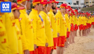 AUDIO: Lifesavers at beaches across Australia honour victims of Bondi attack - Australian Broadcasting Corporation
