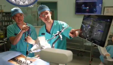 Adj A/Prof Jacob Oh (right), head of spine surgery and a senior consultant from the department of orthopedic surgery at TTSH, and Dr Wayne Yap, a consultant from the same department, demonstrating how the AI tool assisted the planning and execution of complex spine surgeries.