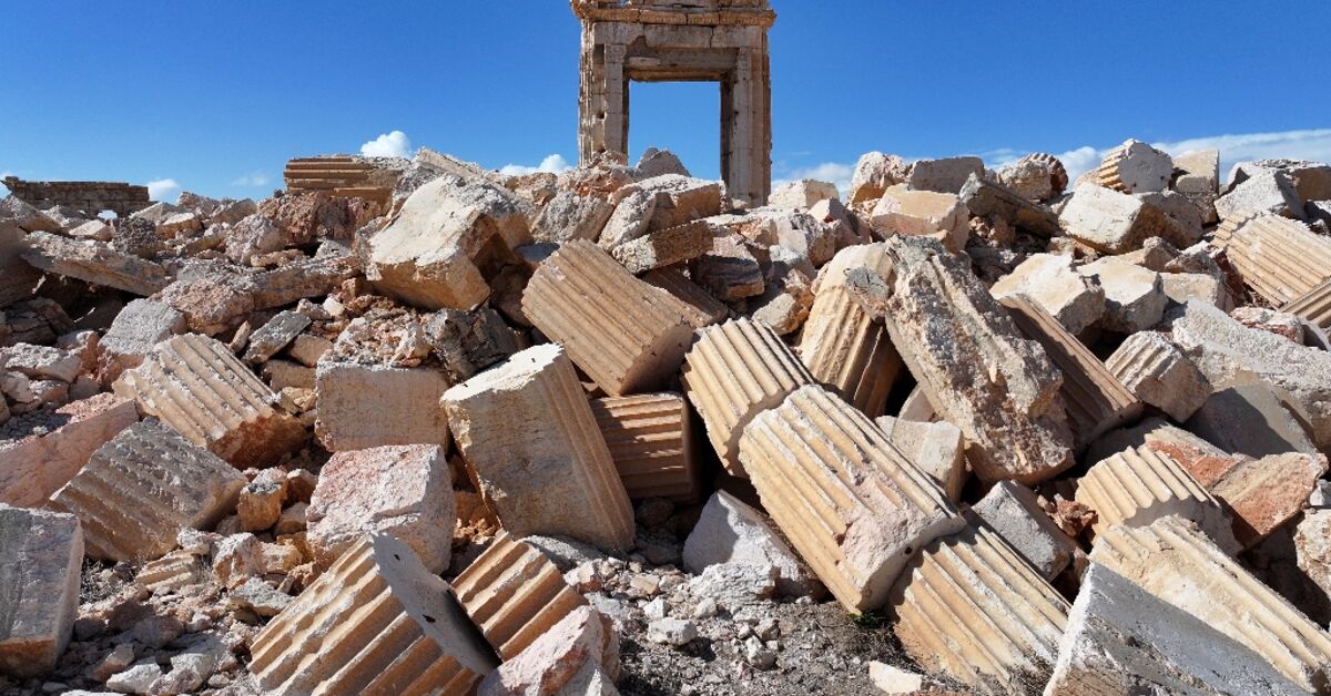 Trump vows revenge after troops in Syria killed in alleged IS ambush