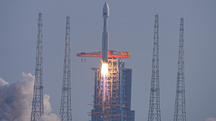China launches 14th group of low-orbit internet satellites into space - news.cgtn.com