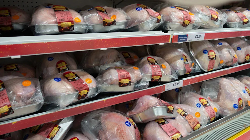 Ashford, Kent, UK. 22nd Dec, 2020. Supermarket shelves full of fresh turkeys. Photo Credit: PAL News/Alamy Live News
