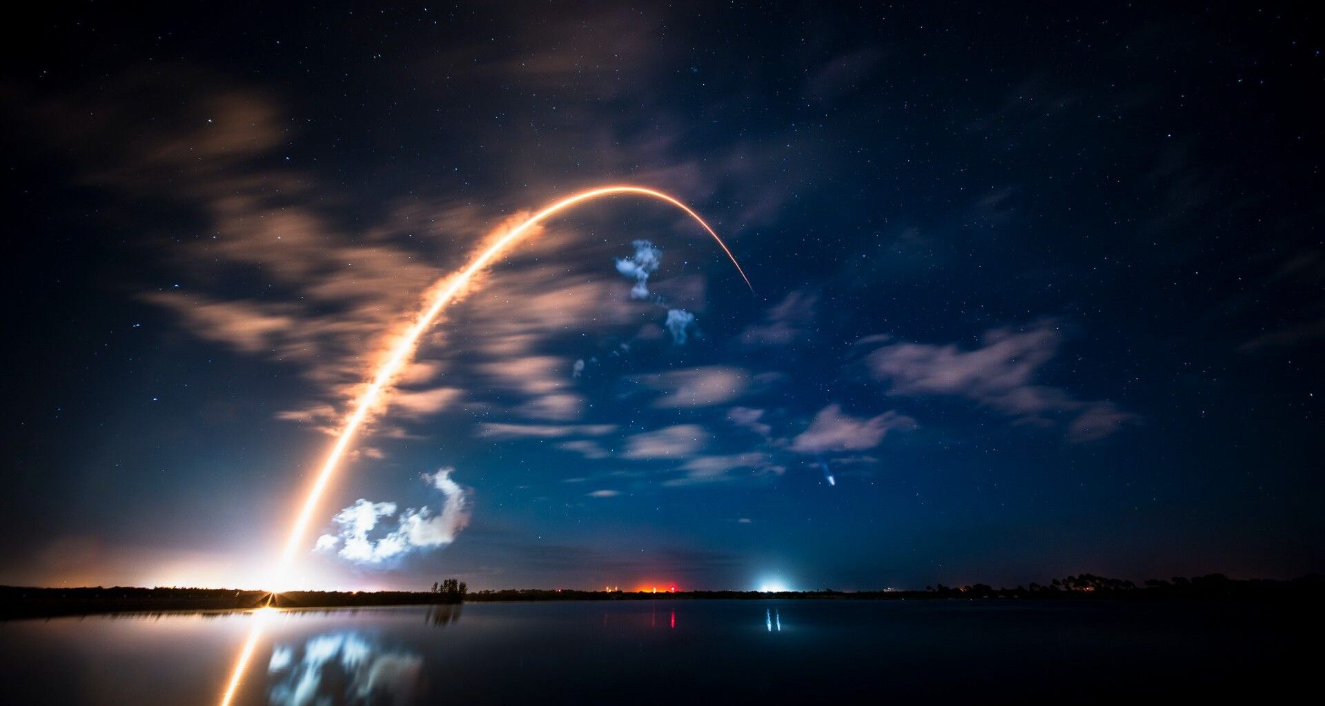 SpaceX blasts off into December with early morning Starlink launch from Florida (video)