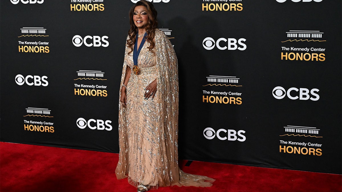 Gloria Gaynor sparkles at Kennedy Center Honors.