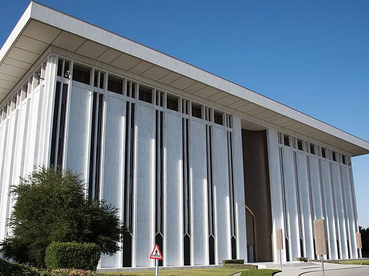 Saudi banking assets hit record SR4.94 trillion as sector posts strongest growth - Gulf News