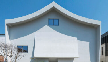 curved eave roofs shape IROJE KHM’s white lakeside residence in south korea