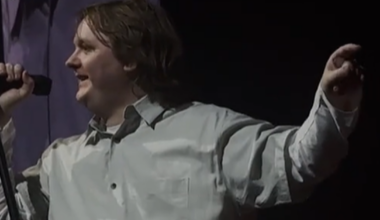 Lewis Capaldi confronts crowd at Australian show after one question from fan about Niall Horan