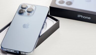 Apple's AI Troubles Open Opportunities for China's Smartphones