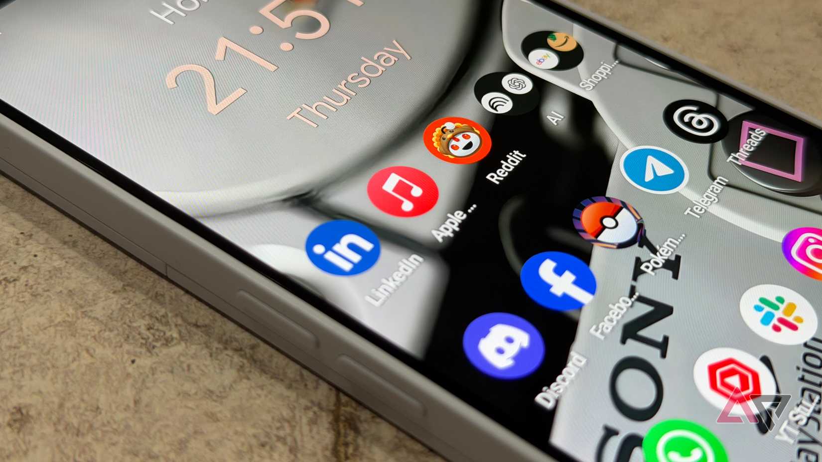 Apple Music featured on an Android home screen