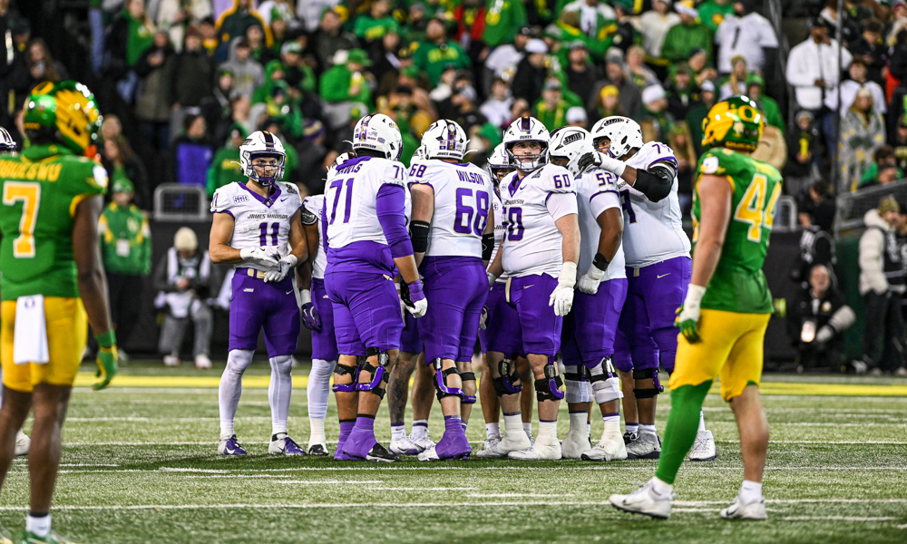 jmu-cfp-players-huddle
