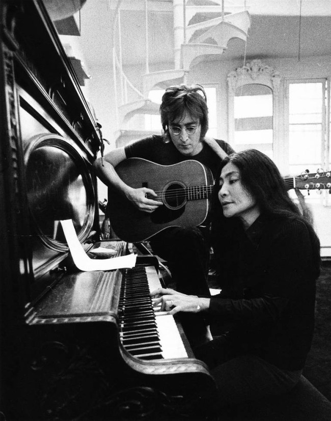 Johm lennon and Yoko Ono in New York during the 70s