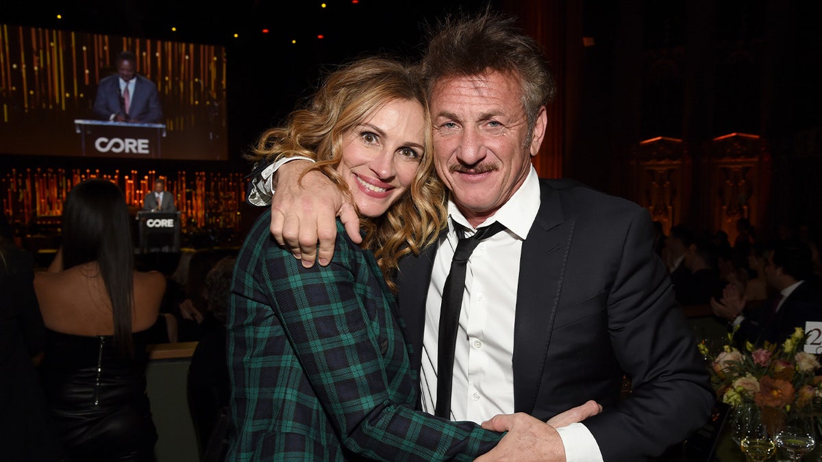Julia Roberts hugging Sean Penn