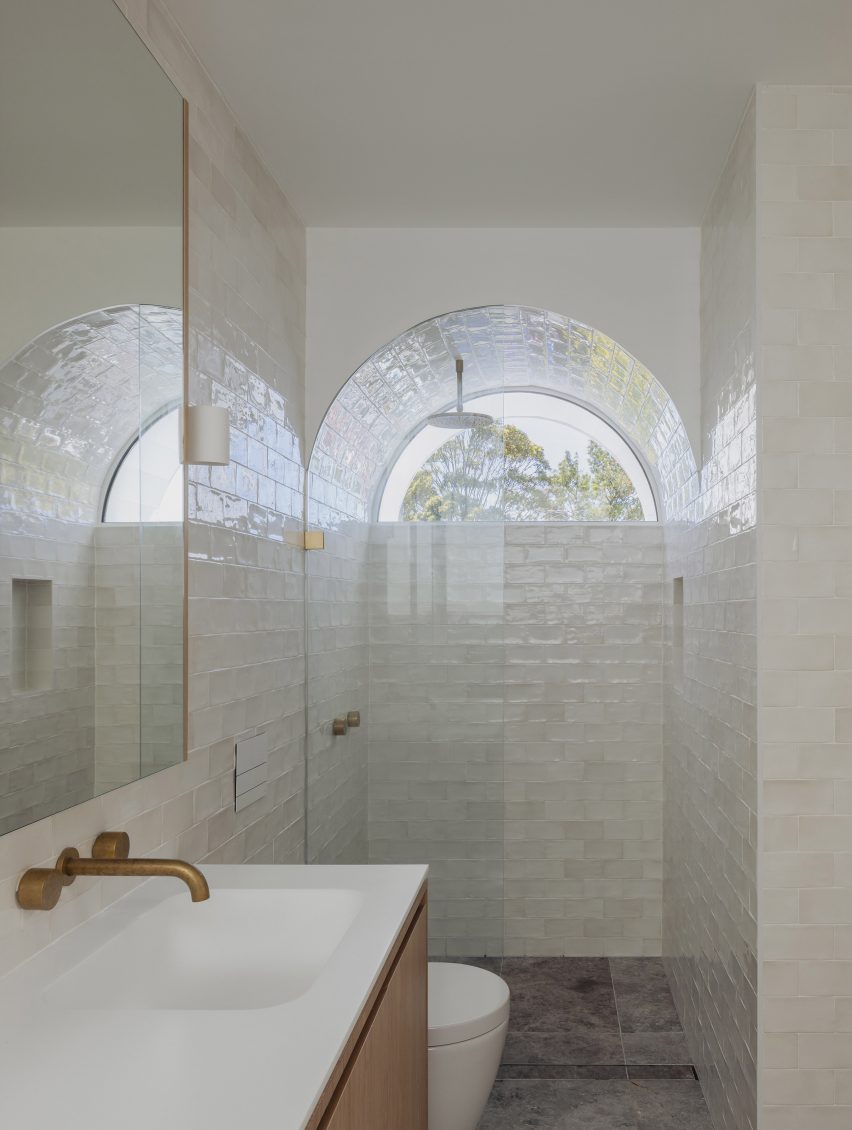 Moon House in Sydney, Australia by James Garvan Architecture