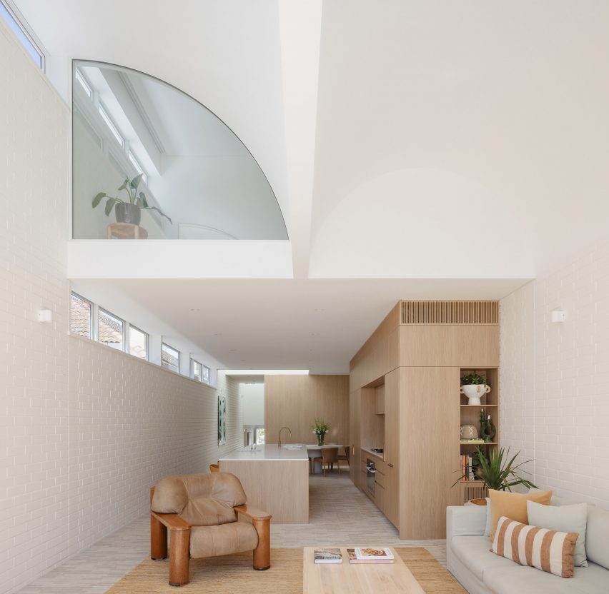 Moon House in Sydney, Australia by James Garvan Architecture