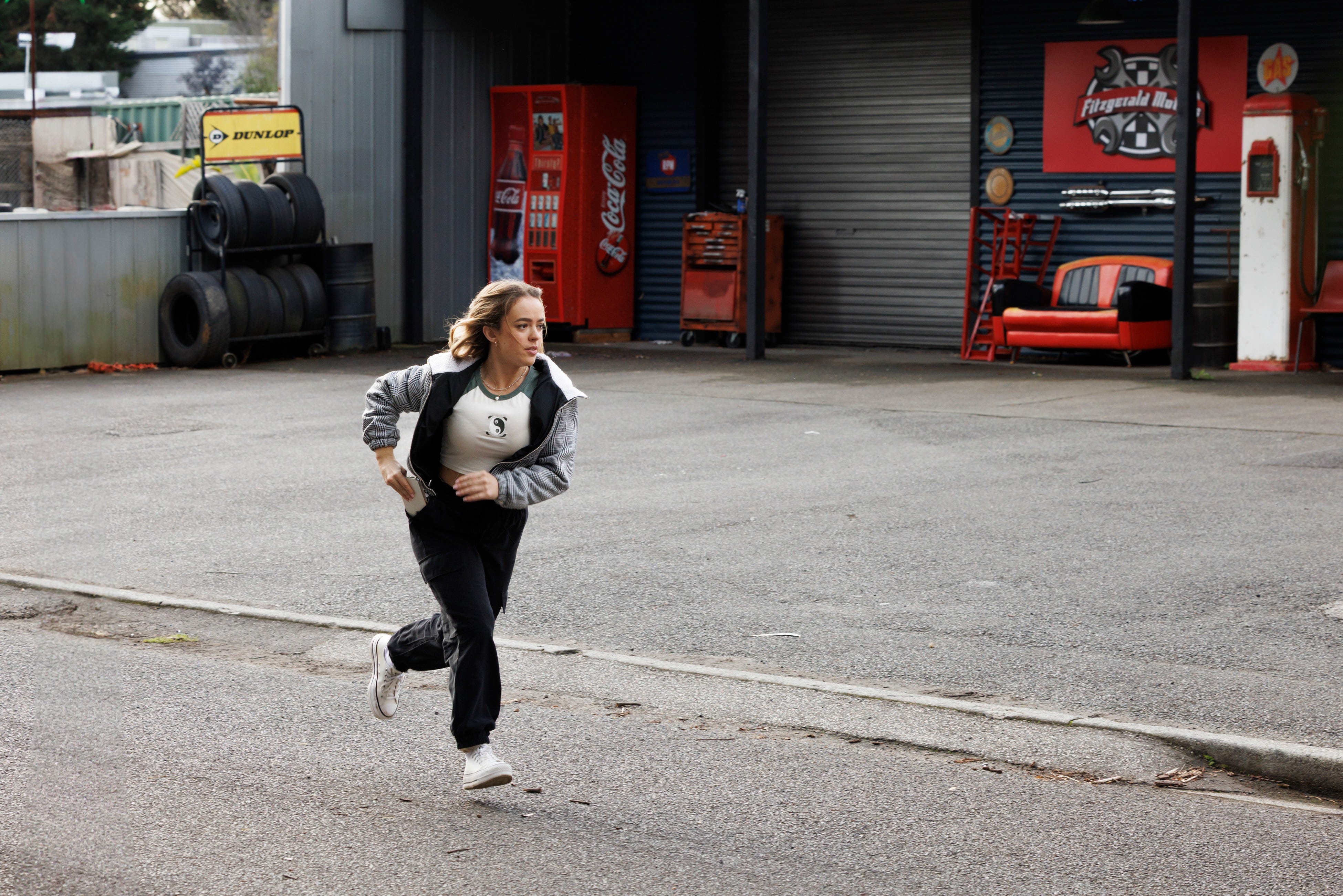 holly hoyland in neighbours