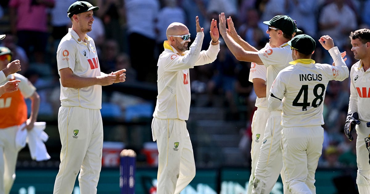 Australia four wickets from Ashes glory as England cling on