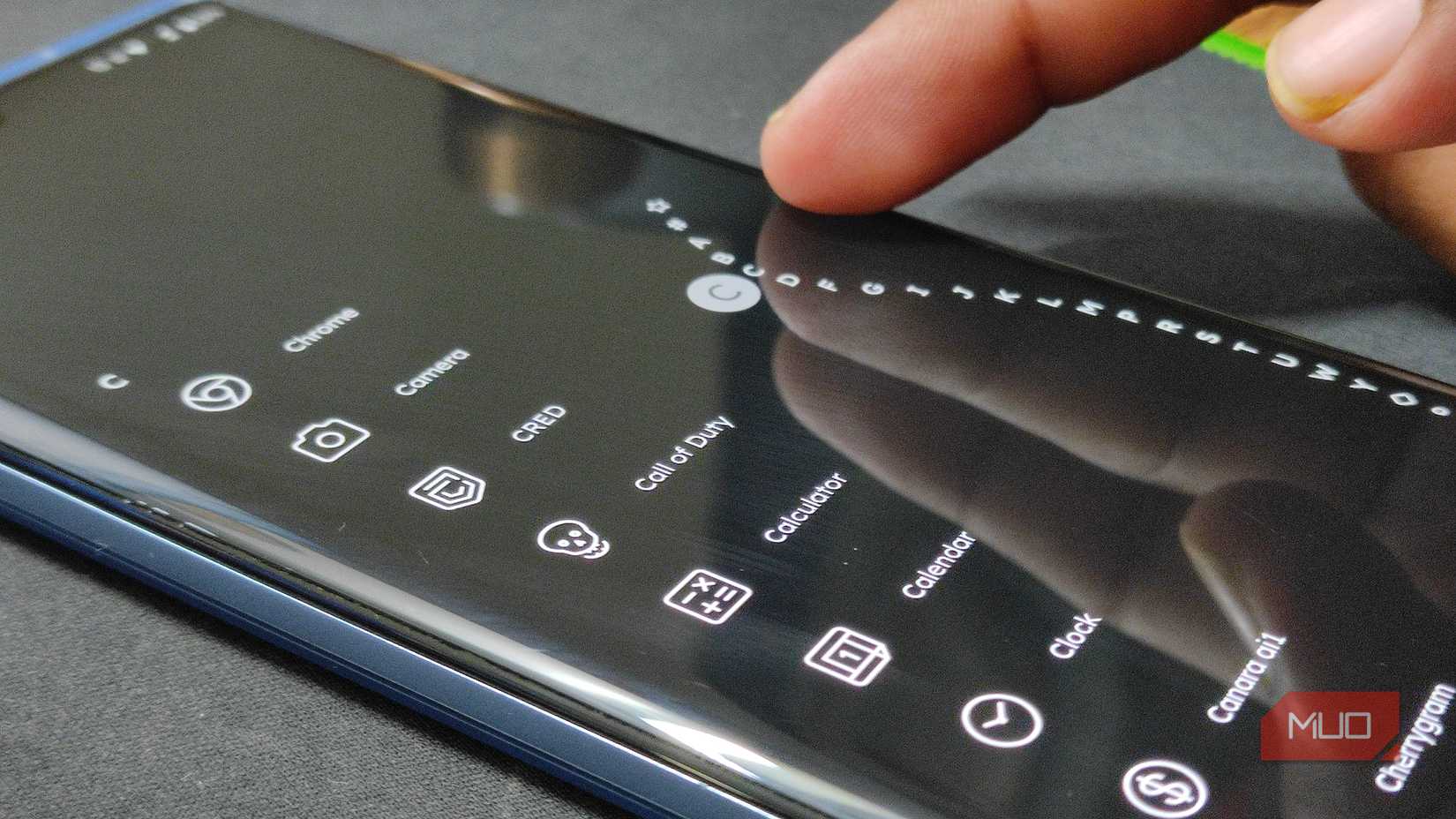 Niagara launcher app drawer scrolling using alphabetical scroll bar on Android smartphone.