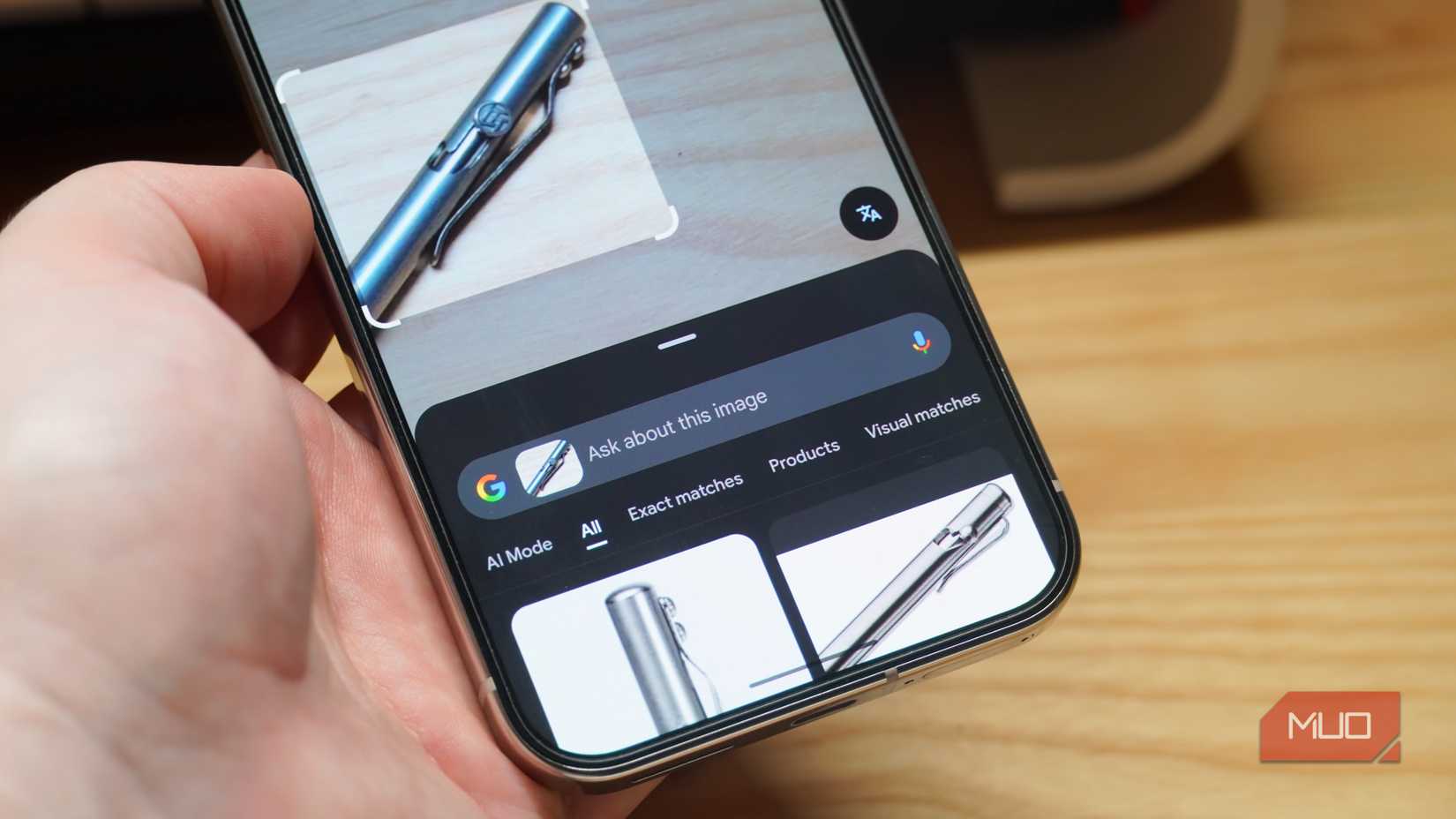 Identifying a pen with Google Lens.