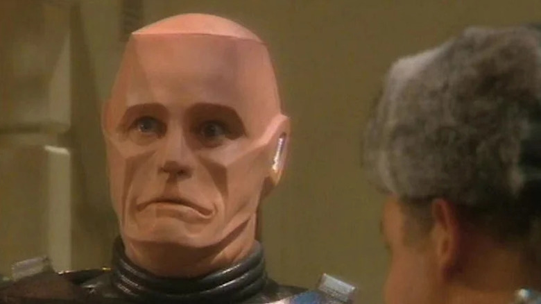 Robert Llewellyn's Kryten making a face on Red Dwarf