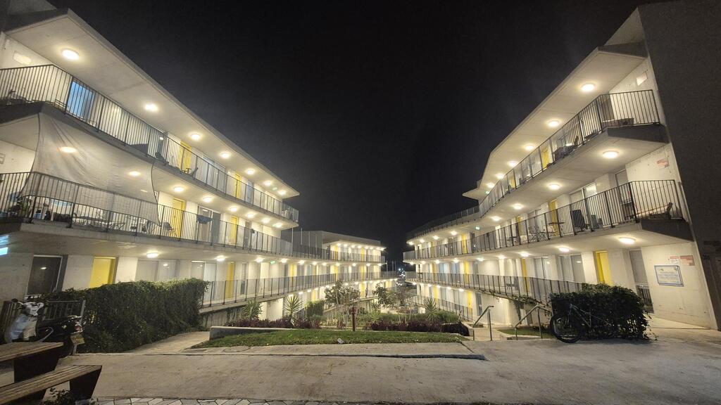 בית המכולות שצמוד ל״באזל״