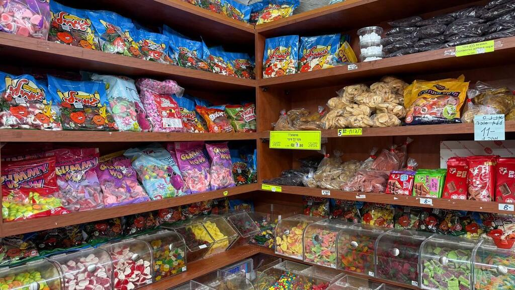 'In Haredi life, food is central; there always has to be a great quantity' (Photo: Sapir Gordo) הממתקים והחטיפים של הרחוב החרדי