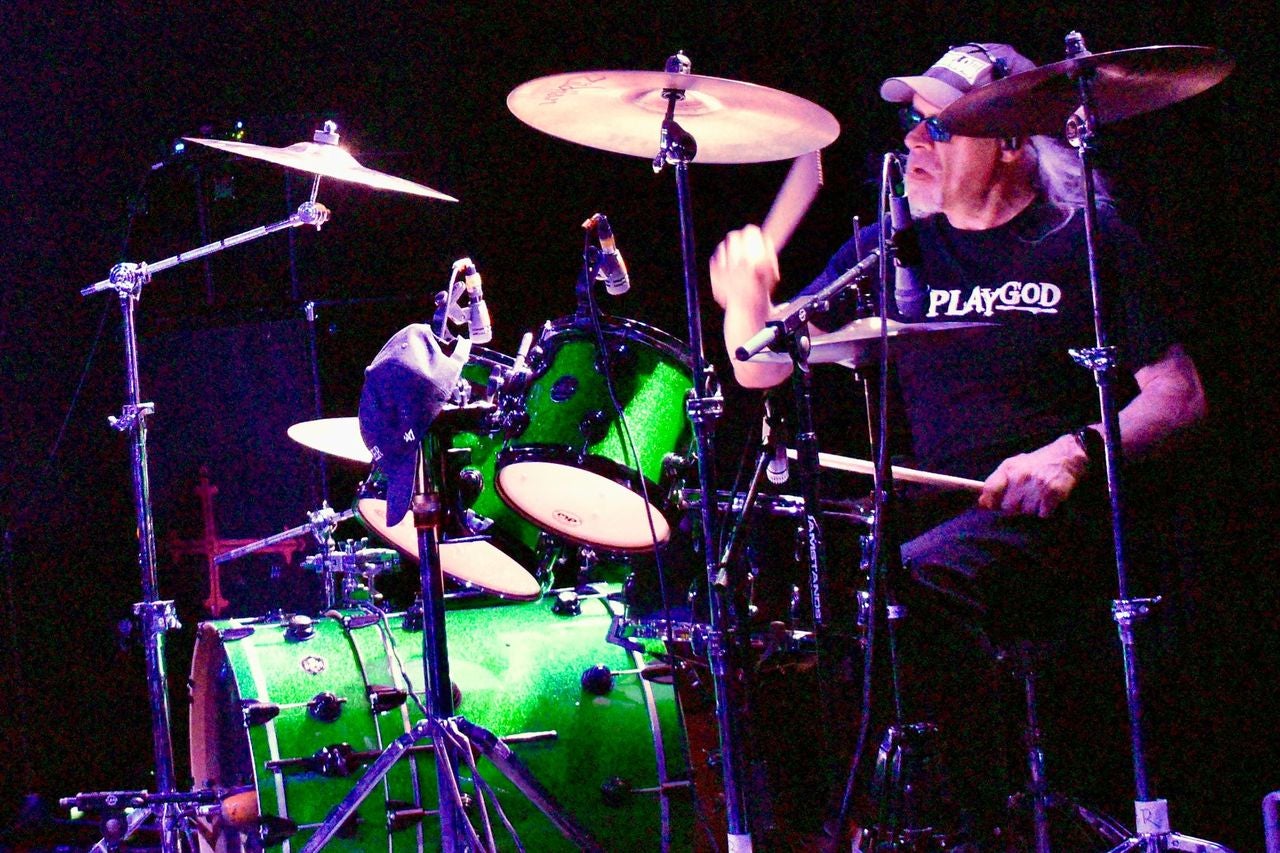 Rökker plays drums at a comeback show, months after heart attack