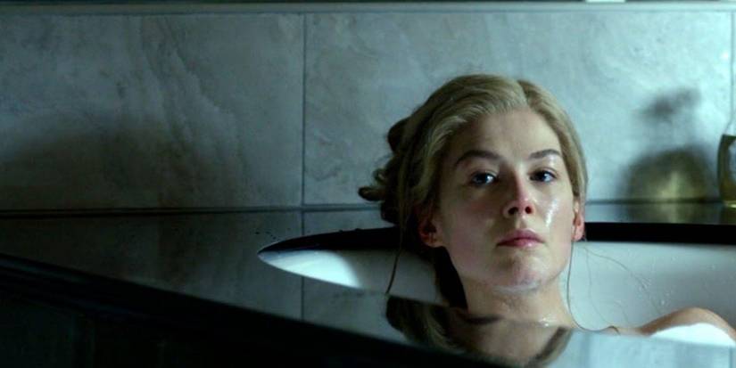 Rosamund Pike as Amy Dunne on the tub in Gone Girl.