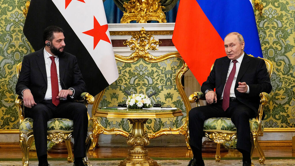 נשיא סוריה אחמד א-שרע מתארח בקרמלין אצל ולדימיר פוטין מוסקבה רוסיה