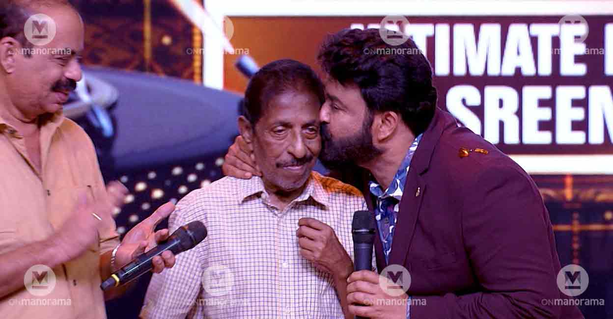 Sreenivasan with Sathyan Anthikad and Mohanlal at Mazhavil Manorama Entertainment Awards. File Photo: Manorama