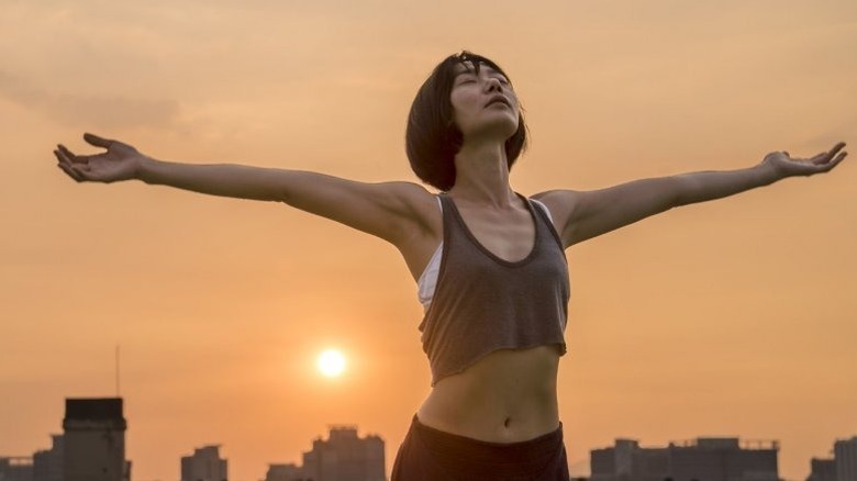 Bae Doona's Sun Bak spreading her arms on Sense8
