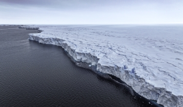 - Antarctic robot floats beneath sea surface to deliver first ice-shelf data