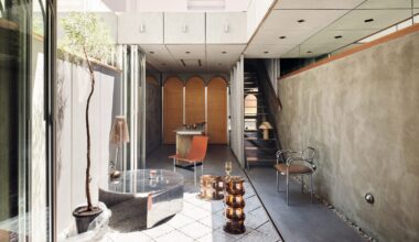 Open courtyard in Australian house