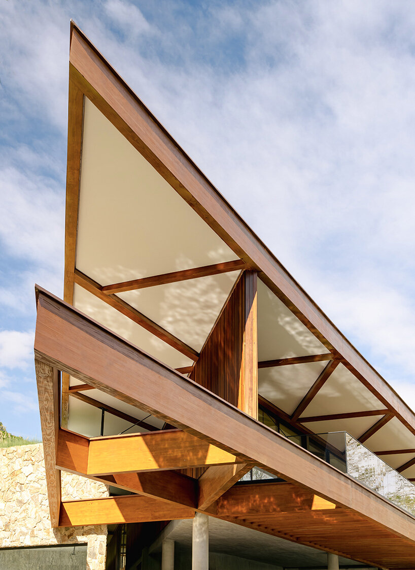 TETRO's lakeside residence in brazil vanishes into the horizon beneath triangular timber roof