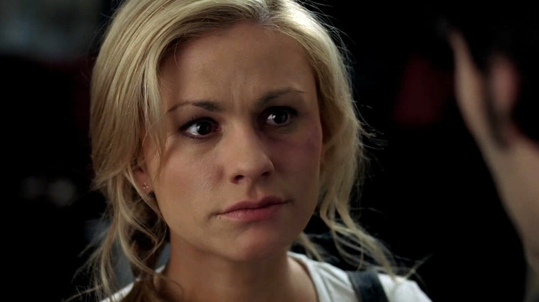 Anna Paquin's Sookie Stackhouse looking to the side in True Blood