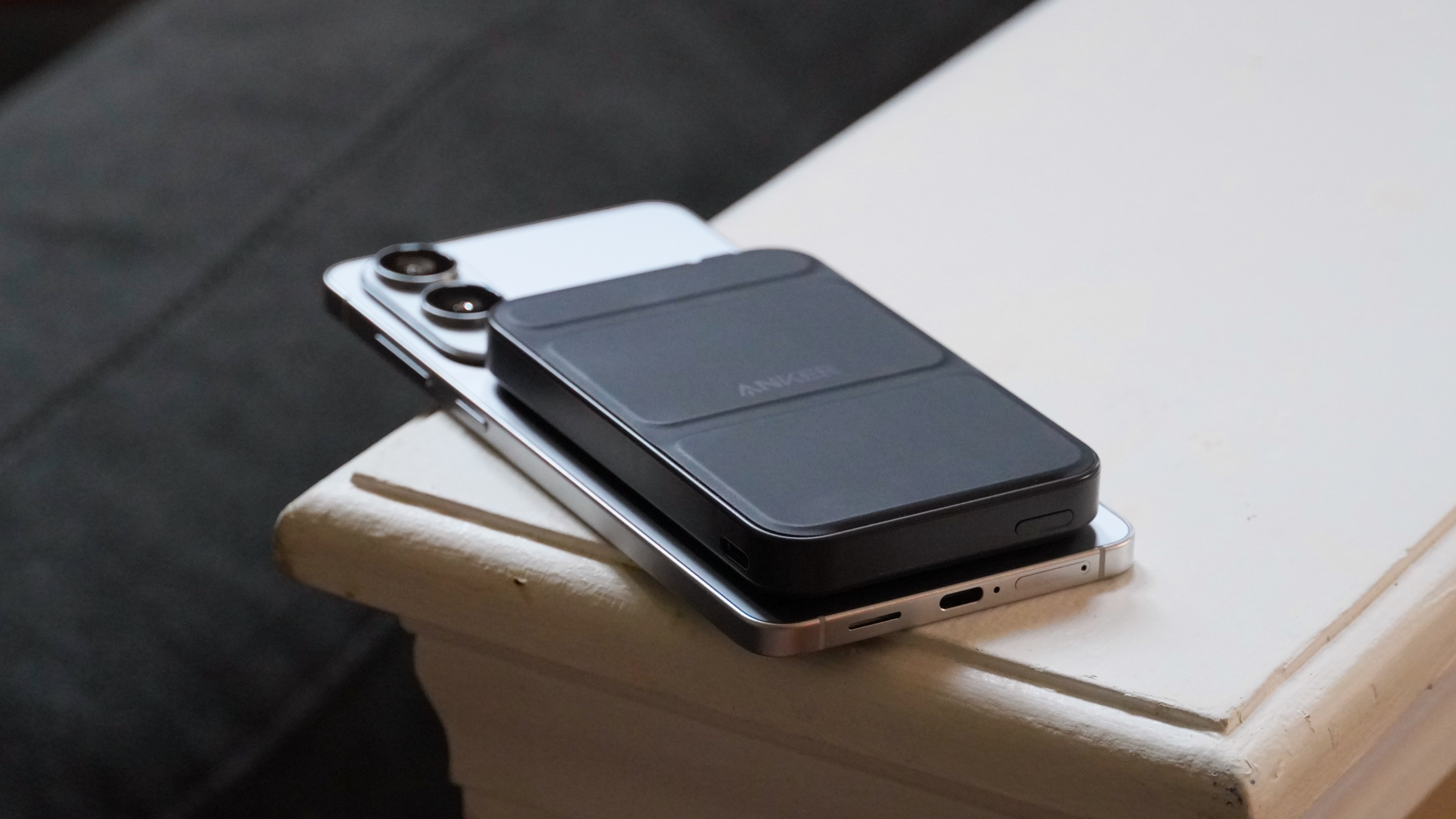 The Samsung Galaxy S25 Edge with an Anker MagSafe battery pack attached.