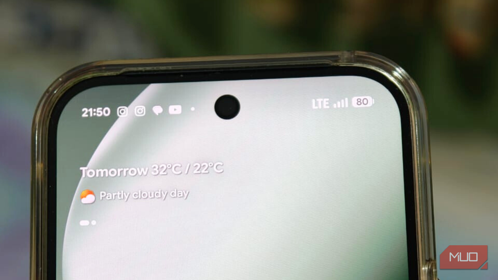 5 easy ways to boost your phone signal (without moving around)