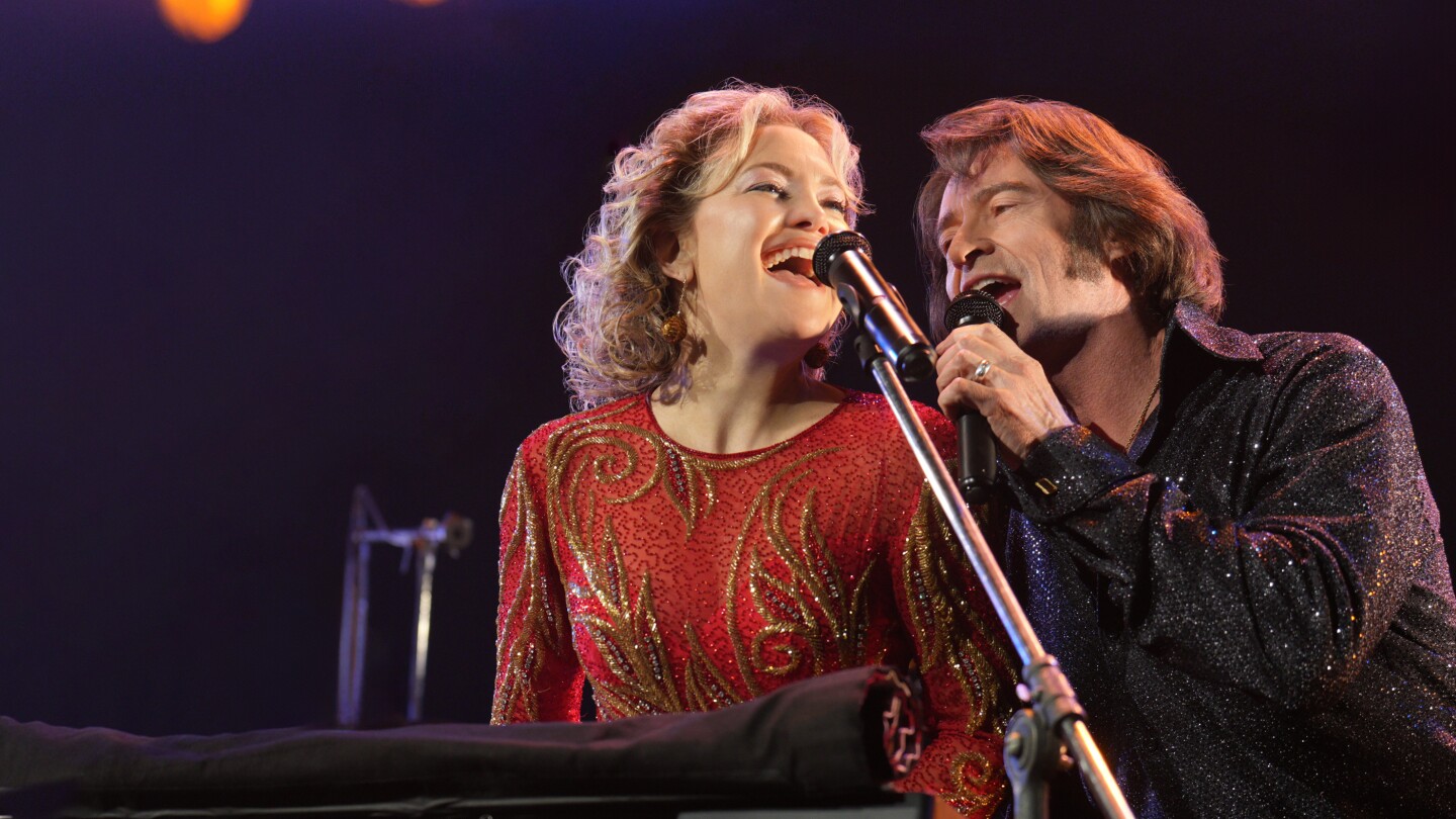 'Song Sung Blue' review: Neil Diamond movie hits wrong notes