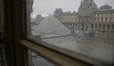Louvre thieves escaped with just 30 seconds to spare, Senate inquiry finds