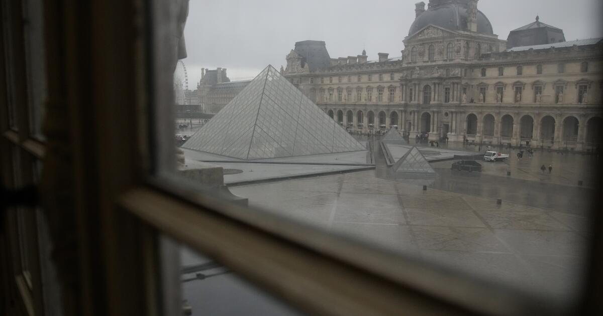 Louvre thieves escaped with just 30 seconds to spare, Senate inquiry finds