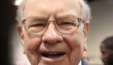 A close up on a smiling Warren Buffett.