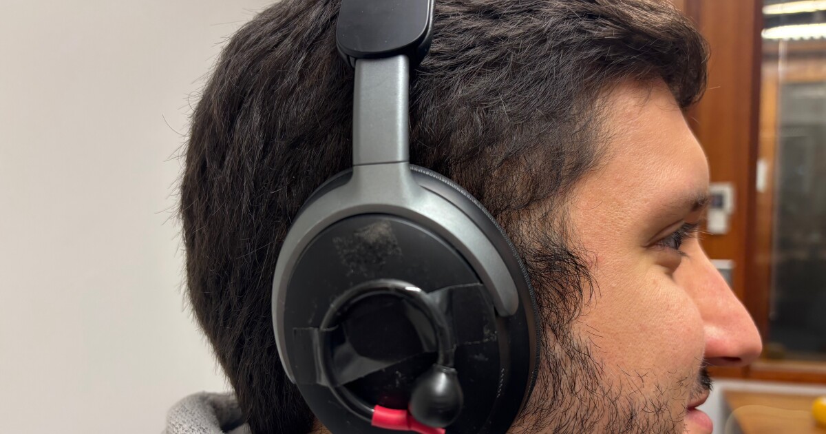 Smart headphones use AI to follow conversations in noisy rooms