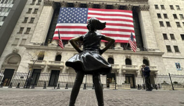 US stocks lower as tech shares drop ahead of New Year