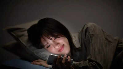 Why scrolling your phone first thing in the morning could increase anxiety and stress: AIIMS neurologist explains