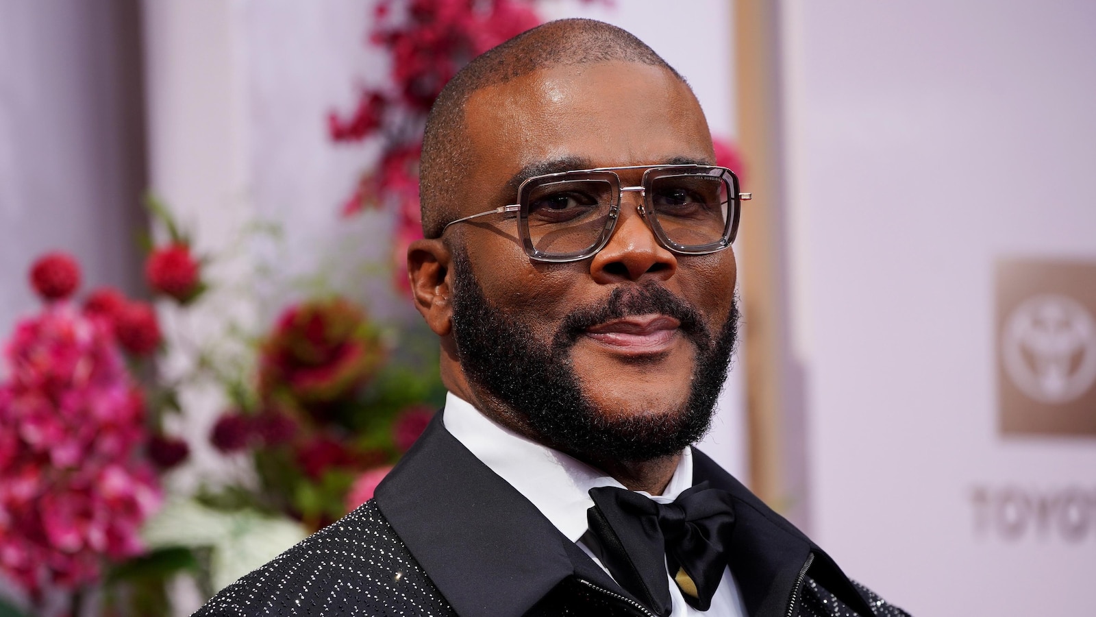 Tyler Perry's accuser sent messages of gratitude and friendship years after alleged assault