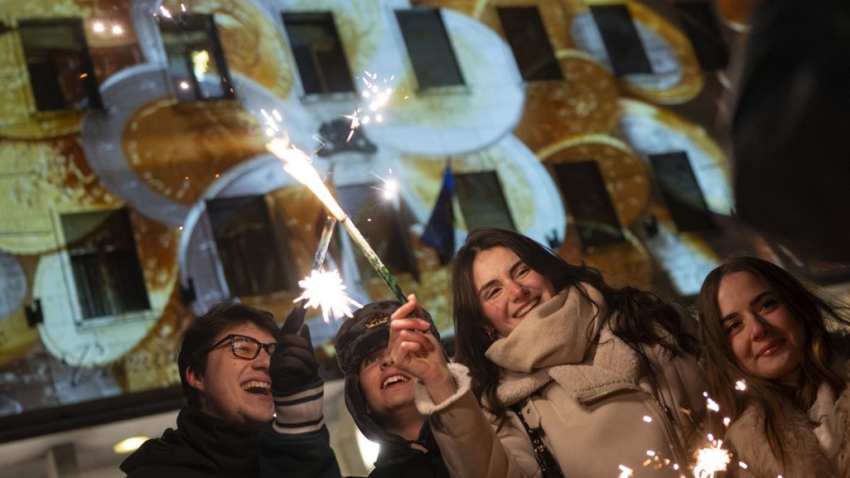 Bulgaria adopts euro amid celebration and anxiety over inflation | Business and Economy News