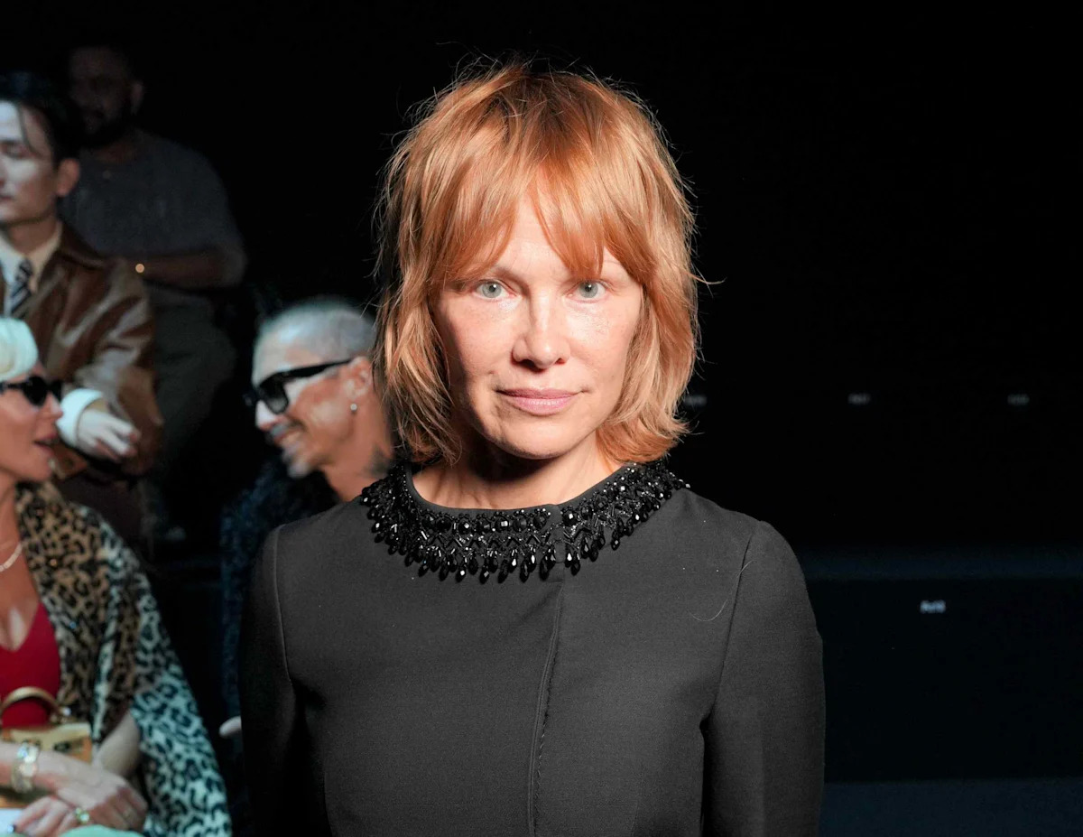 Pamela Anderson Rocks Her Biggest, Bounciest Blowout Yet as She Debuts Her New Blonde Bob on the Red Carpet